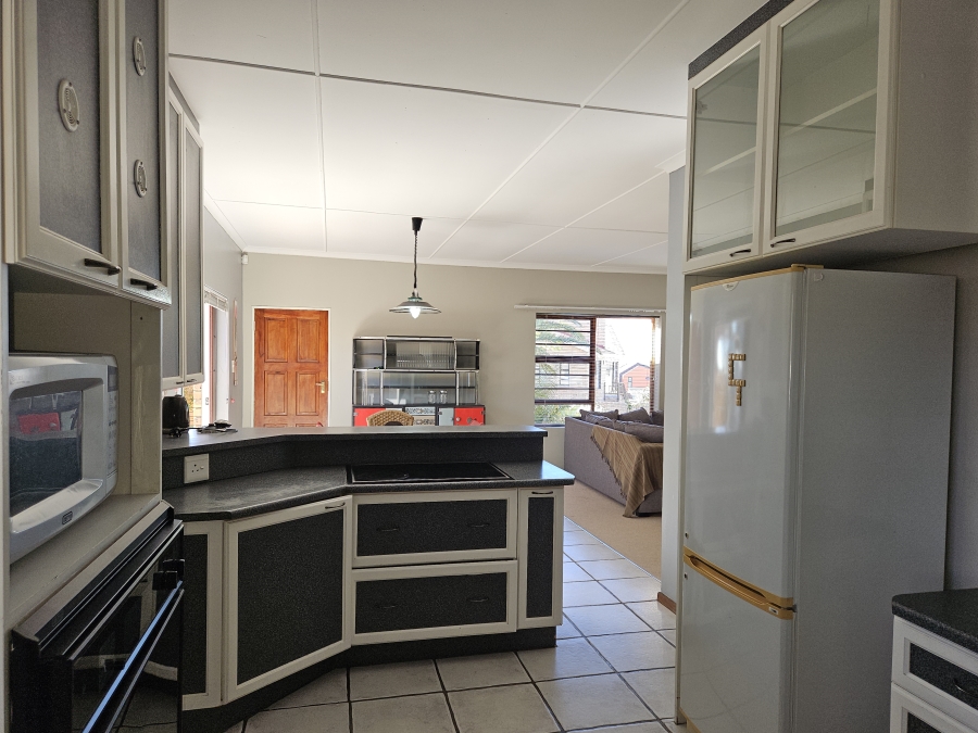 3 Bedroom Property for Sale in Wavecrest Eastern Cape